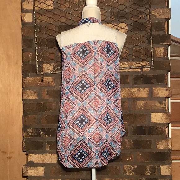 Zac & Rachel hi low sleeveless blouse geo pattern - Picture 3 of 4